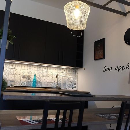 Une Terrasse Aux Chartrons บอร์โด ภายนอก รูปภาพ
